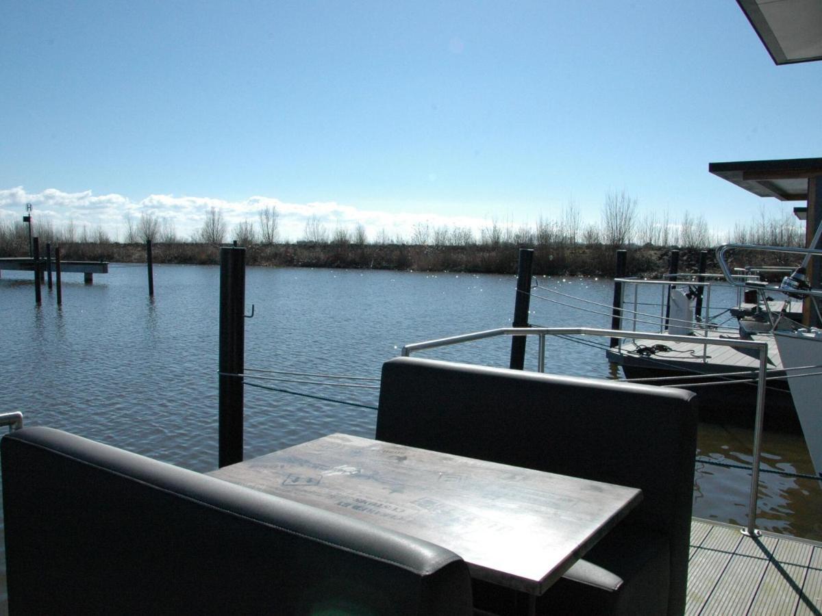 Beautiful Houseboat In The Harbour Of Volendam Near Centre Hotell Eksteriør bilde